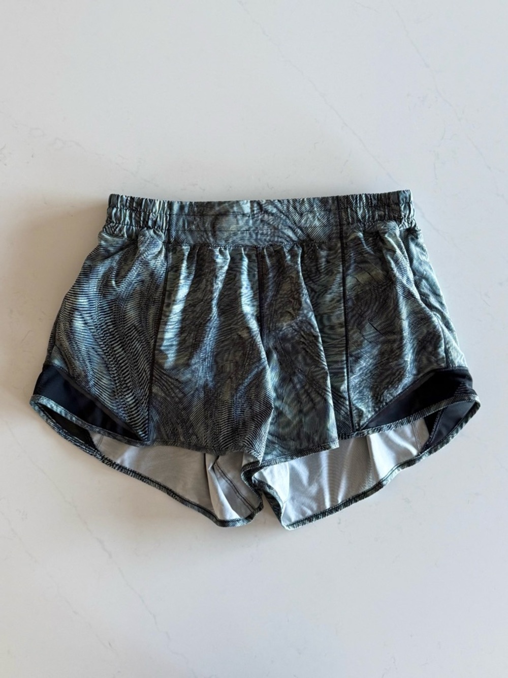 lululemon hotty hot 4” dimensional